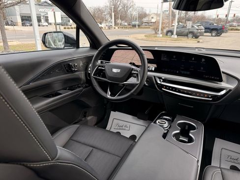 Used 2024 Cadillac Lyriq Sport image 29