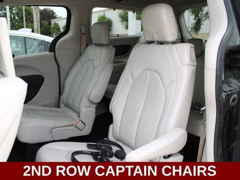 Used 2018 Chrysler Pacifica Touring-L Plus FWD image 7