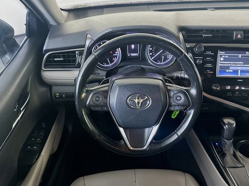 Used 2020 Toyota Camry SE FWD image 17
