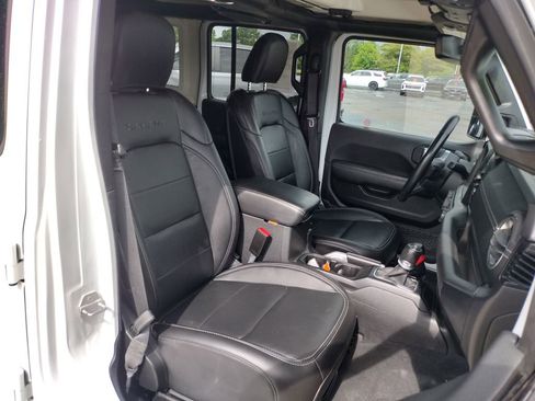 Used 2022 Jeep Wrangler Unlimited Sahara w/ Cold Weather Group AWD/4WD image 13
