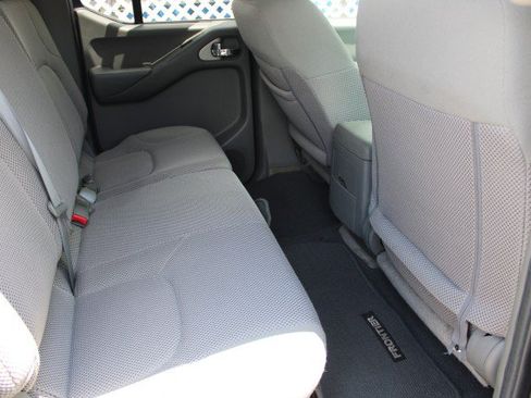 Used 2016 Nissan Frontier SV w/ SV Value Truck Package RWD image 27
