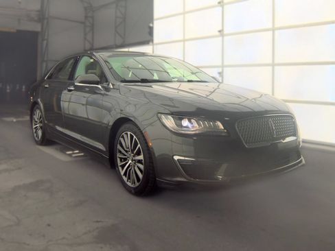Used 2017 Lincoln MKZ Select w/ Select Plus Package FWD image 4
