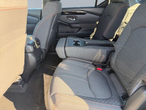 Used 2025 Honda Pilot Sport image 18