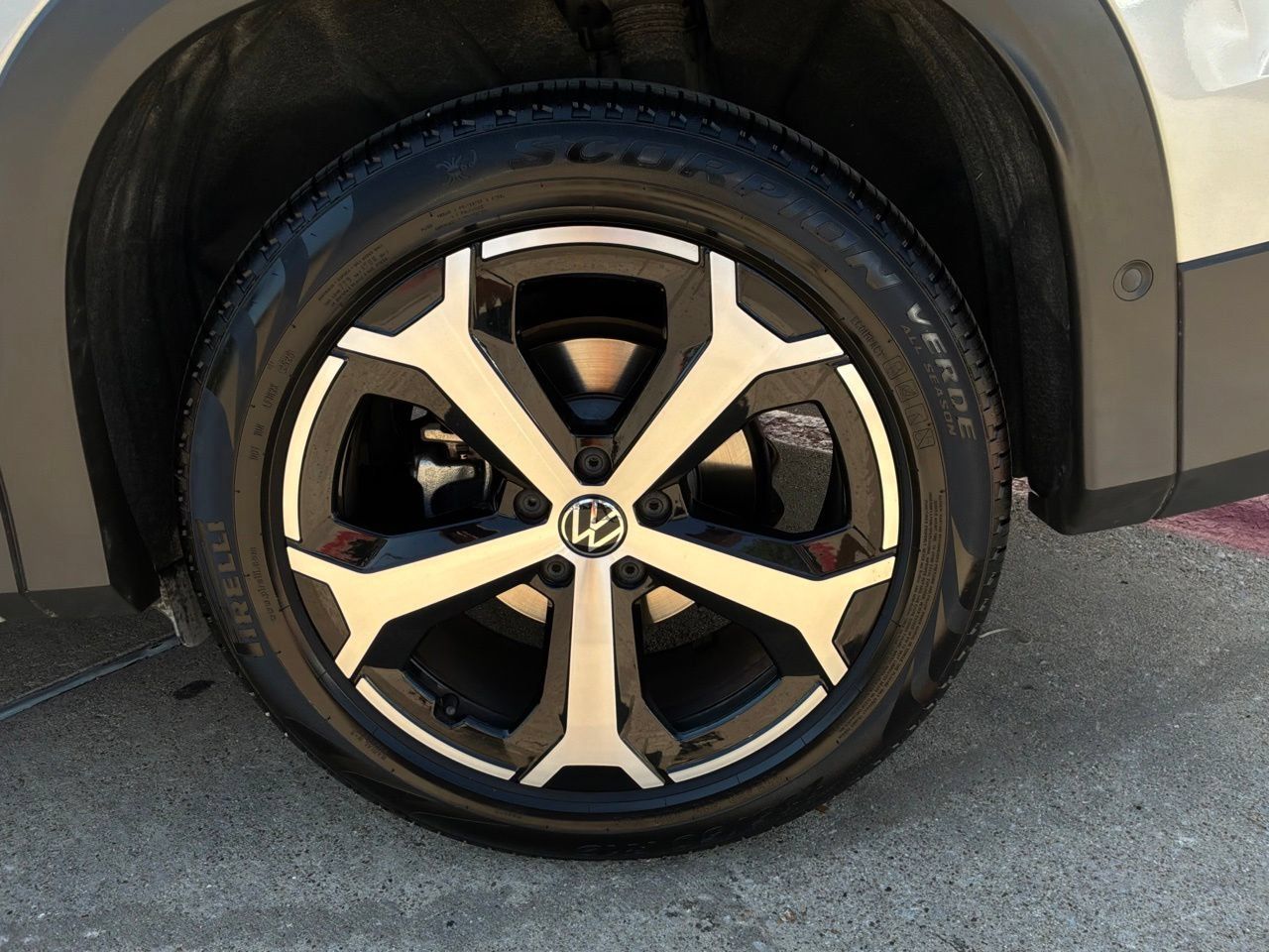 Used 2026 Volkswagen Tiguan SE FWD image 9