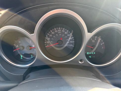 Used 2010 Chrysler Sebring Touring FWD image 12