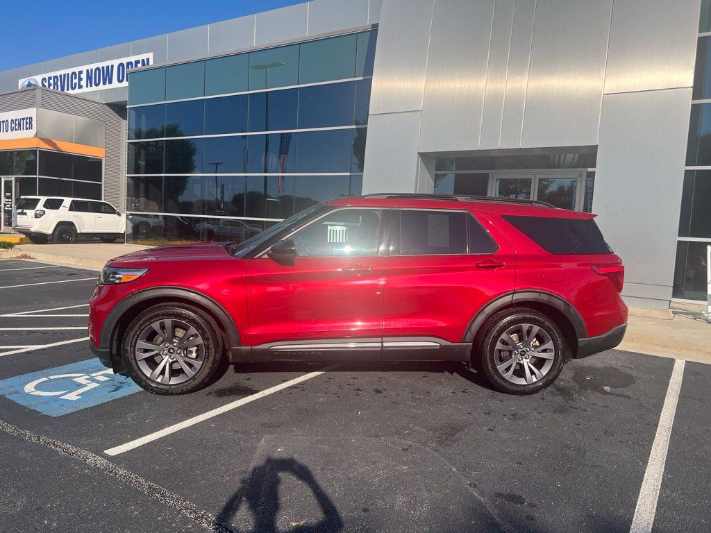 Used 2023 Ford Explorer XLT w/ Equipment Group 202A RWD image 2