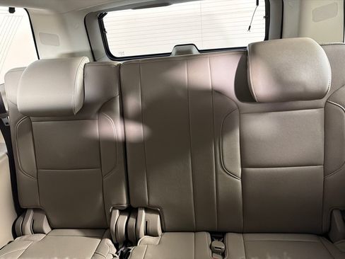 Used 2019 GMC Yukon XL SLT w/ Open Road Package AWD/4WD image 20