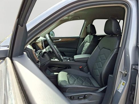 Used 2025 Volkswagen Atlas SE AWD/4WD image 14
