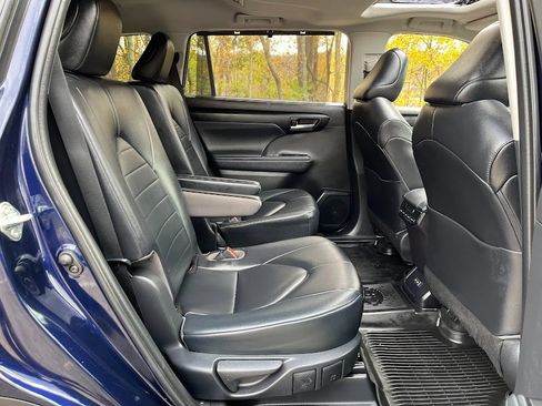 Used 2023 Toyota Highlander XLE image 39