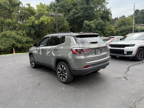 Used 2022 Jeep Compass Limited w/ Sun and Sound Group AWD/4WD image 4