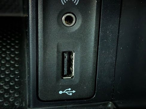 Used 2017 Volkswagen GTI SE image 25