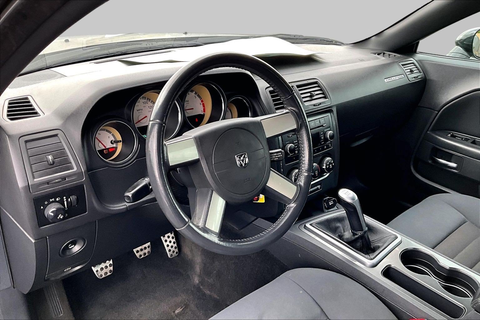 Used 2010 Dodge Challenger R/T RWD image 12