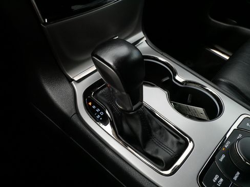 Used 2020 Jeep Grand Cherokee High Altitude AWD/4WD image 24