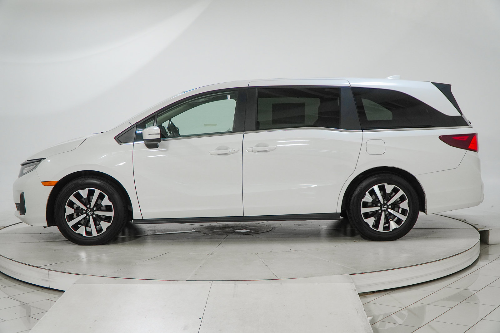 Used 2025 Honda Odyssey EX-L image 5