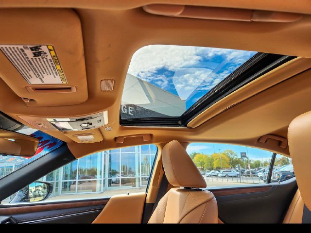 Used 2025 Lexus ES 350 w/ Premium Package FWD image 11