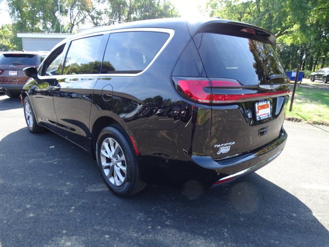 Certified 2025 Chrysler Pacifica Select w/ Uconnect Theater Family Group AWD/4WD image 20