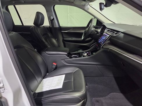 Certified 2023 Jeep Grand Cherokee Limited image 18