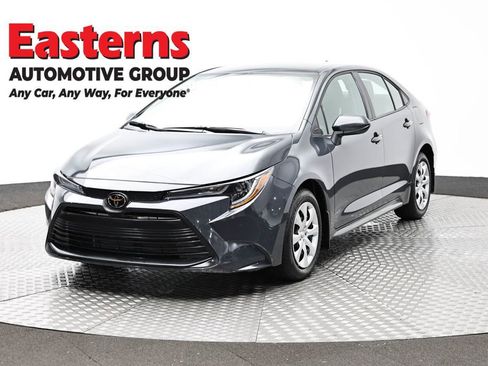 Used 2025 Toyota Corolla LE FWD image 1