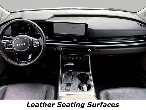 Used 2025 Kia Carnival image 8