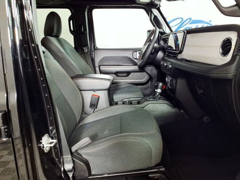 Used 2024 Jeep Wrangler Unlimited Sahara AWD/4WD image 12