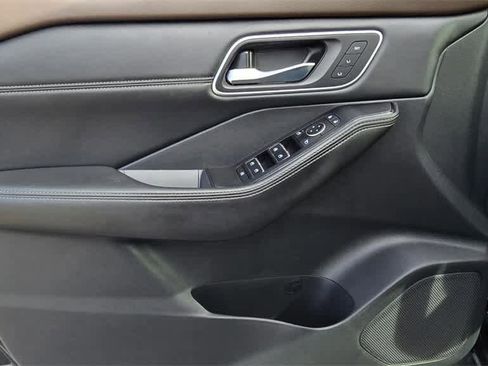 Used 2021 Nissan Rogue SL image 16