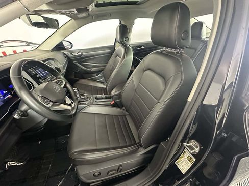 Used 2022 Volkswagen Jetta SE w/ Panoramic Sunroof Package image 23