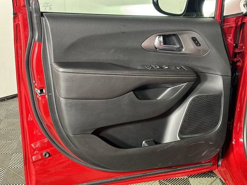 New 2026 Chrysler Pacifica Select FWD image 10