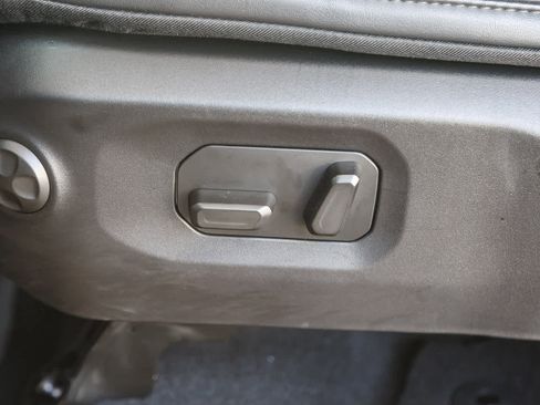 Used 2025 Jeep Wrangler Unlimited Rubicon w/ Convenience Group image 19