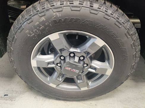 New 2026 GMC Sierra 2500 SLT AWD/4WD image 3