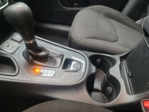 Used 2019 Jeep Cherokee Latitude w/ Popular Appearance Group image 26