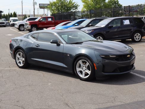 Used 2022 Chevrolet Camaro LT w/ Technology Package RWD image 2