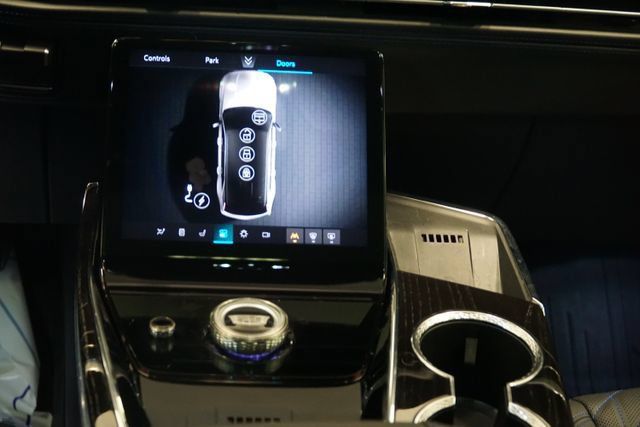 Used 2026 Cadillac Escalade IQL Sport 1 w/ LPO, ONYX Package AWD/4WD image 15