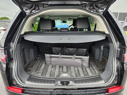 Certified 2025 Land Rover Discovery Sport S image 8