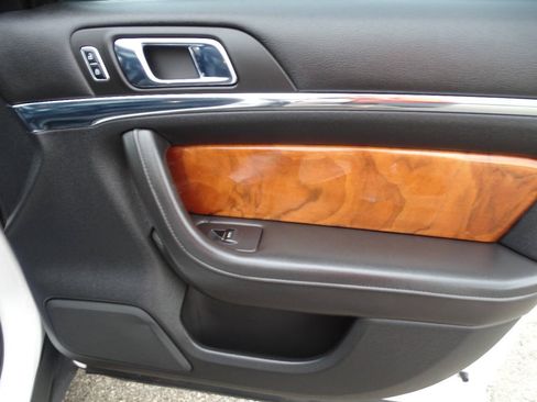 Used 2013 Lincoln MKS AWD image 39