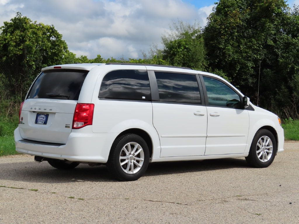 Used 2016 Dodge Grand Caravan SXT w/ Rear Park Assist Package FWD image 3