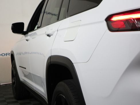 Used 2023 Jeep Grand Cherokee L Laredo AWD/4WD image 10