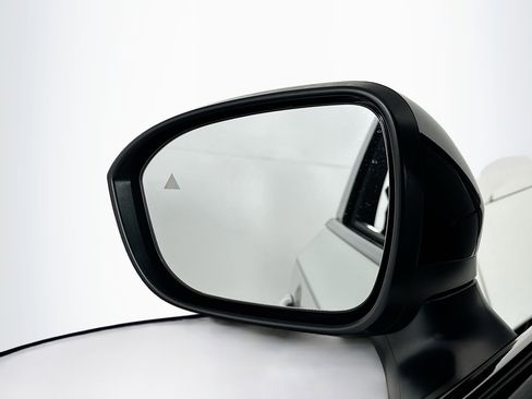 Used 2023 Nissan Ariya AWD image 16