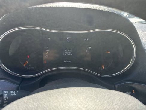 Used 2018 Jeep Grand Cherokee Laredo image 14