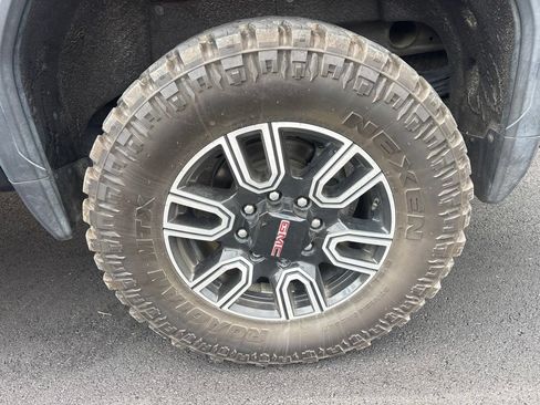 Used 2021 GMC Sierra 2500 AT4 w/ AT4 Premium Plus Package AWD/4WD image 19