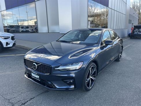 Certified 2024 Volvo S60 B5 Core image 4