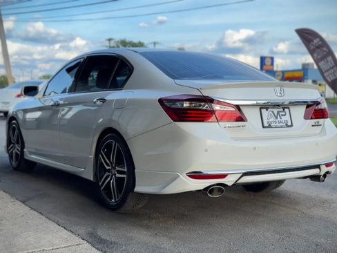 Used 2016 Honda Accord Touring image 5