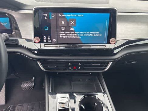 Used 2024 Volkswagen Atlas Cross Sport SE FWD image 18