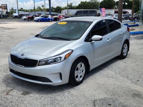 Used 2017 Kia Forte LX image 4