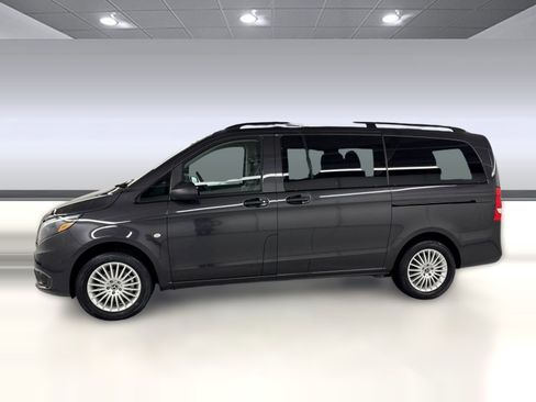 Used 2023 Mercedes-Benz Metris Passenger image 2