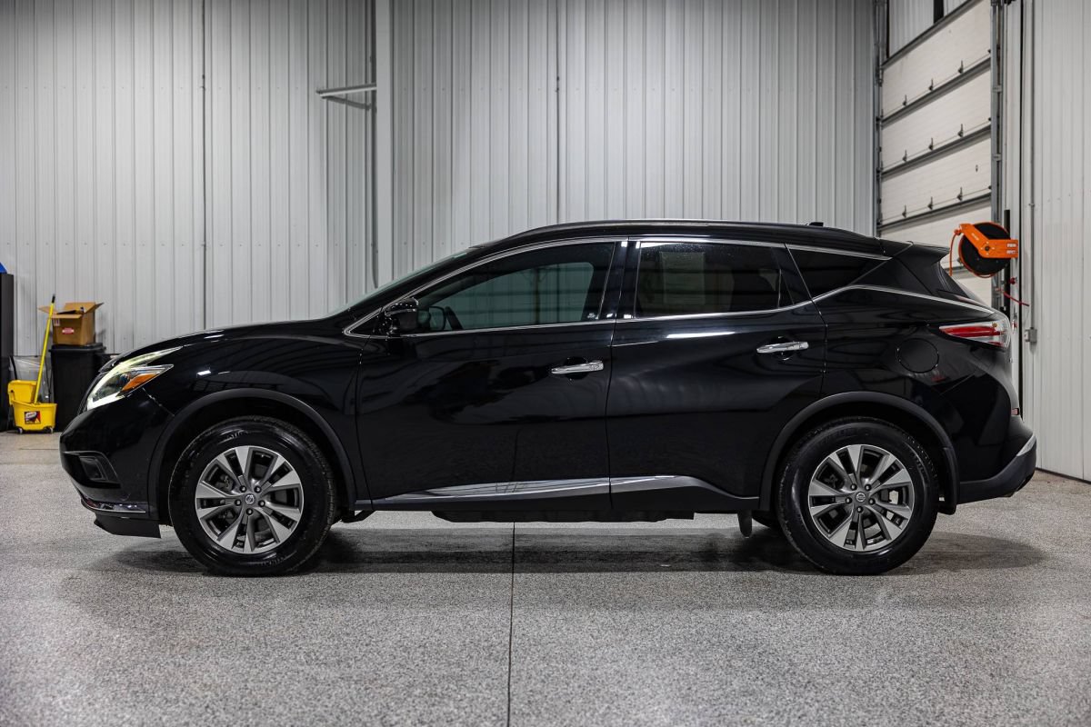 Used 2018 Nissan Murano SV FWD image 2
