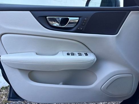 Used 2020 Volvo S60 T6 Momentum w/ Protection Package Premier image 22