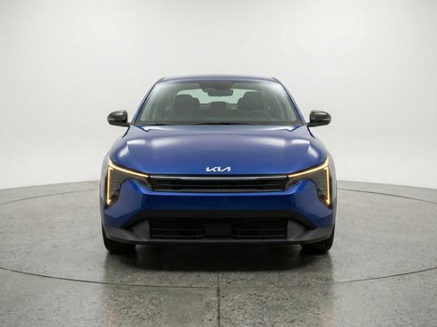 Used 2025 Kia K4 FWD image 2
