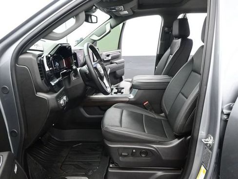 Used 2025 GMC Sierra 2500 SLT w/ SLT Premium Package AWD/4WD image 12