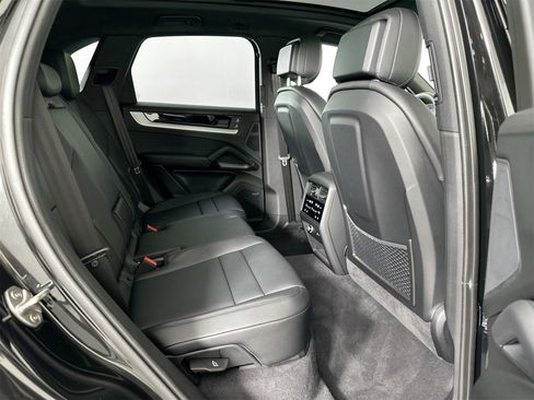 New 2026 Porsche Cayenne image 28
