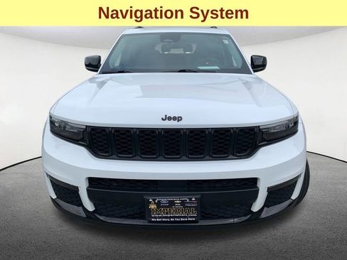 Used 2022 Jeep Grand Cherokee L Limited w/ Black Appearance Package image 4